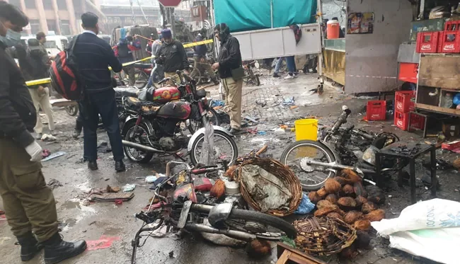 Terrorist attack in famous market of Pakistan:Blast in Lahore's Anarkali Market, 4 killed, bomb was planted in bike