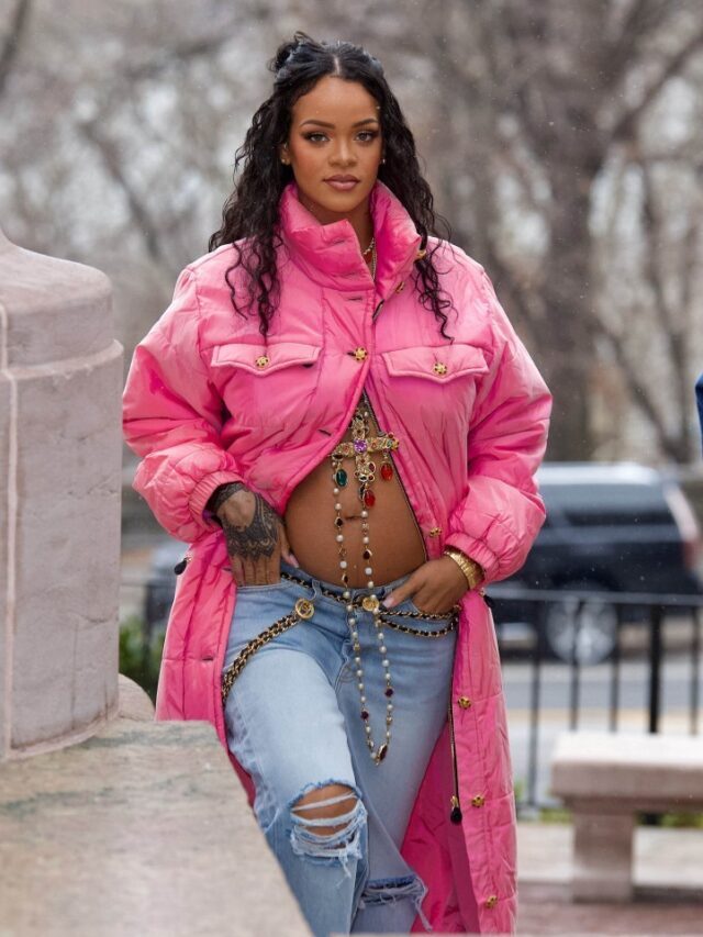 Rihanna is pregnant – 10 Sunning Pics to see