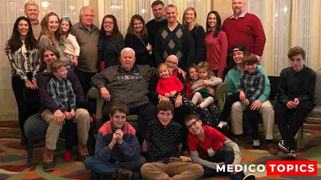 Mike Addesa with his entire family, including his wife, children, their spouses, and all of his grandchildren.